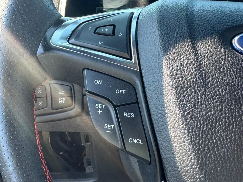 Ford Edge Vehicle Full-screen Gallery Image 18