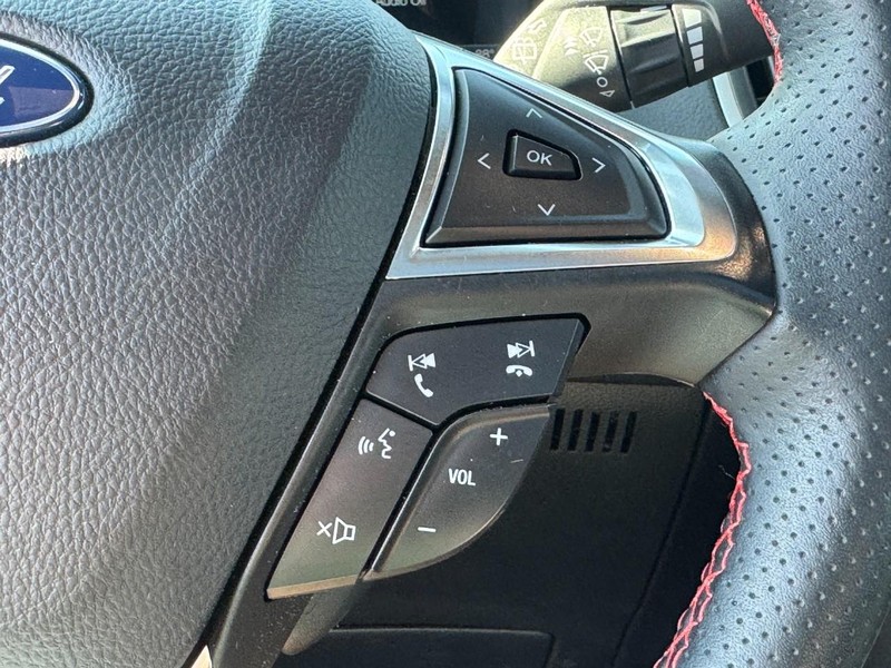 Ford Edge Vehicle Full-screen Gallery Image 19