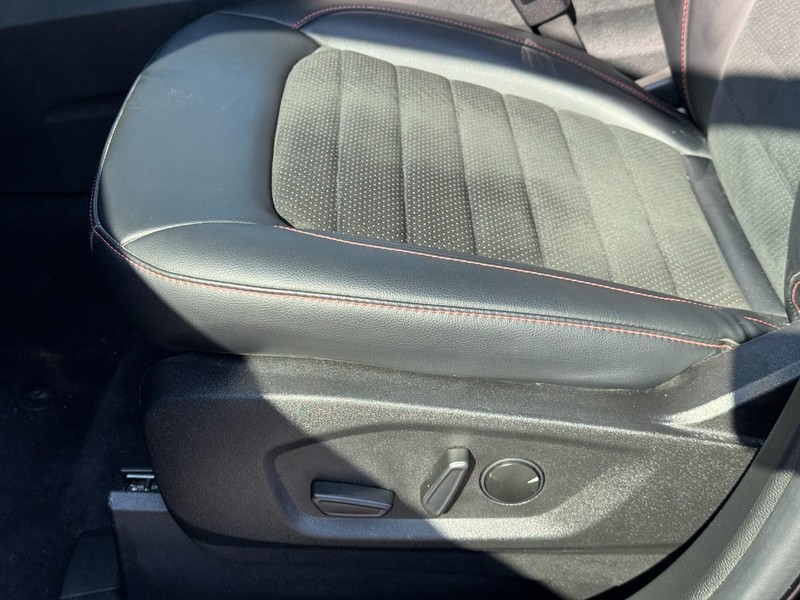 Ford Edge Vehicle Full-screen Gallery Image 25