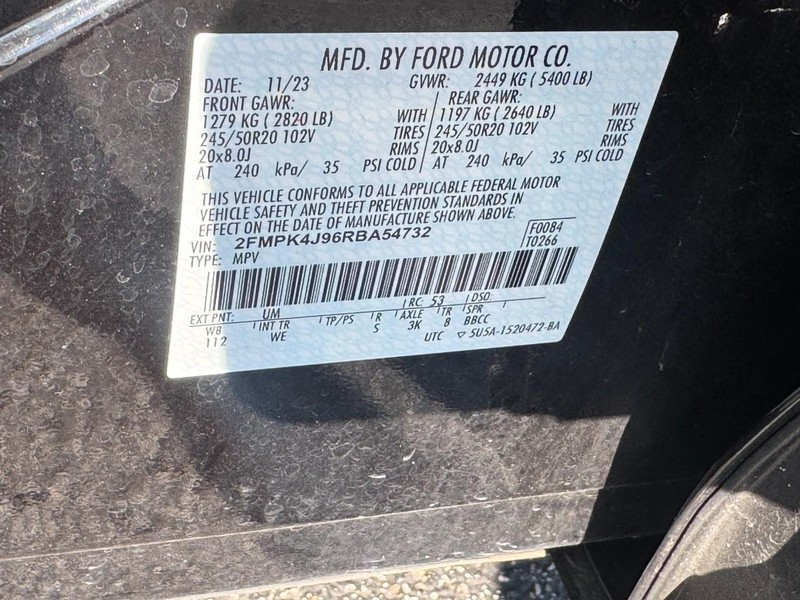 Ford Edge Vehicle Full-screen Gallery Image 26