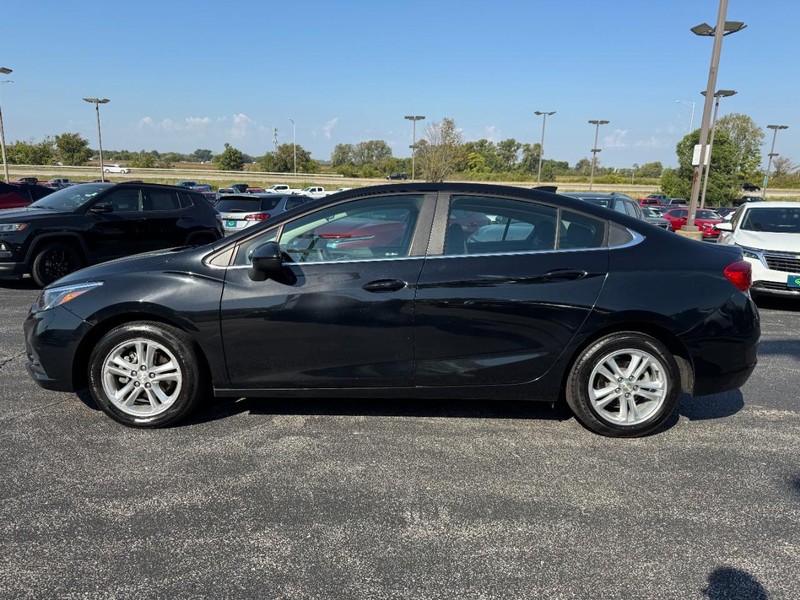 Chevrolet Cruze Vehicle Full-screen Gallery Image 2