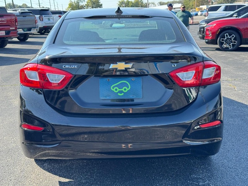 Chevrolet Cruze Vehicle Full-screen Gallery Image 4