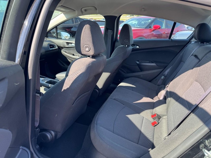 Chevrolet Cruze Vehicle Full-screen Gallery Image 9