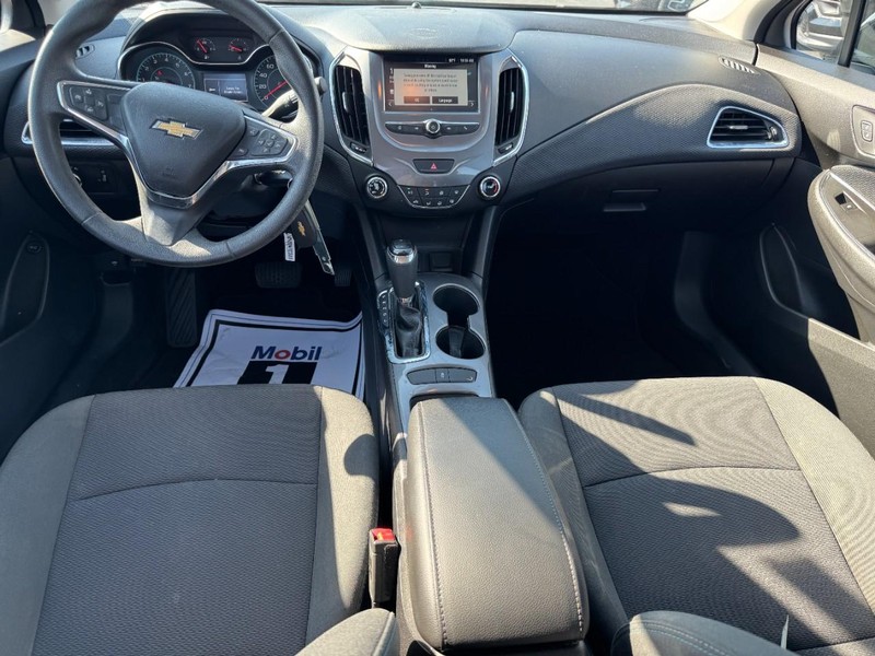 Chevrolet Cruze Vehicle Full-screen Gallery Image 10