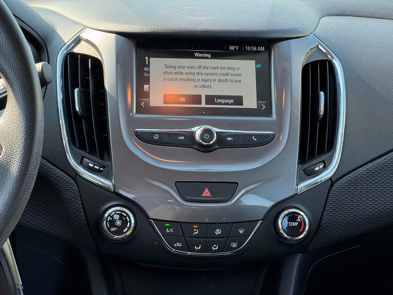 Chevrolet Cruze Vehicle Full-screen Gallery Image 12