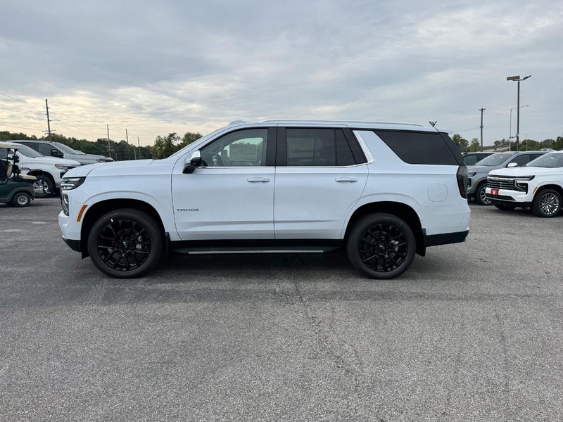 Chevrolet Tahoe Vehicle Full-screen Gallery Image 2