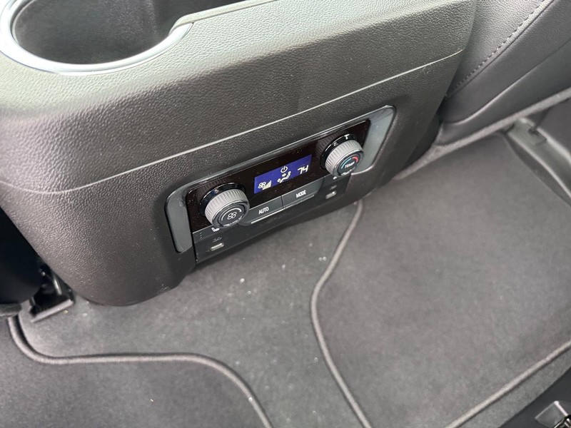 Chevrolet Tahoe Vehicle Full-screen Gallery Image 8