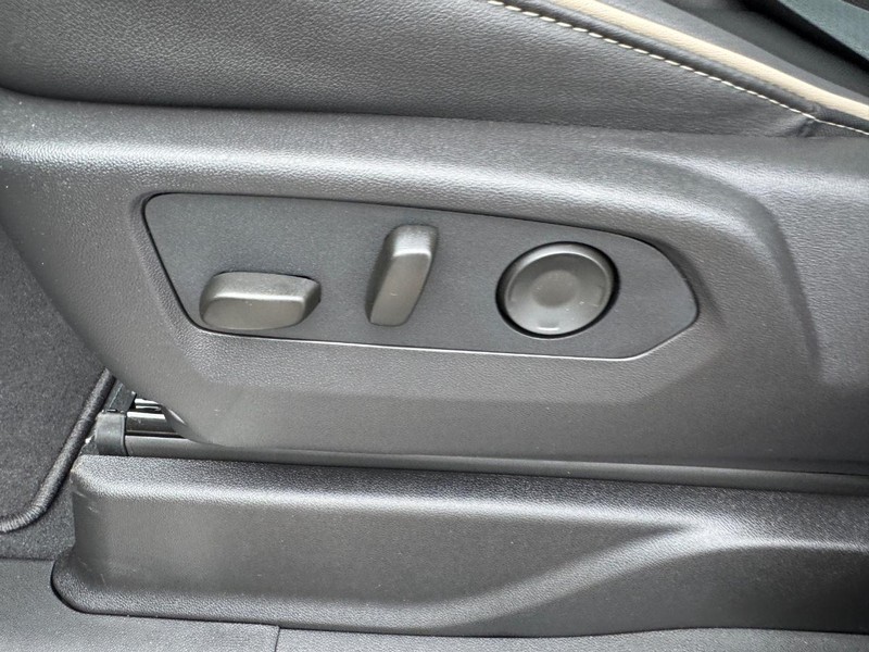 Chevrolet Tahoe Vehicle Full-screen Gallery Image 13