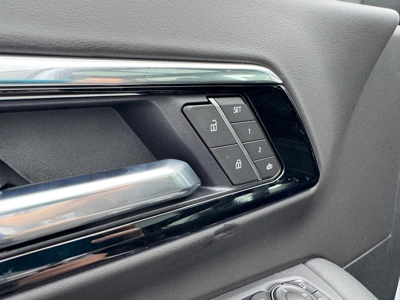 Chevrolet Tahoe Vehicle Full-screen Gallery Image 15