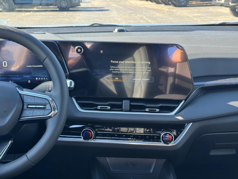 Chevrolet Equinox Vehicle Full-screen Gallery Image 8