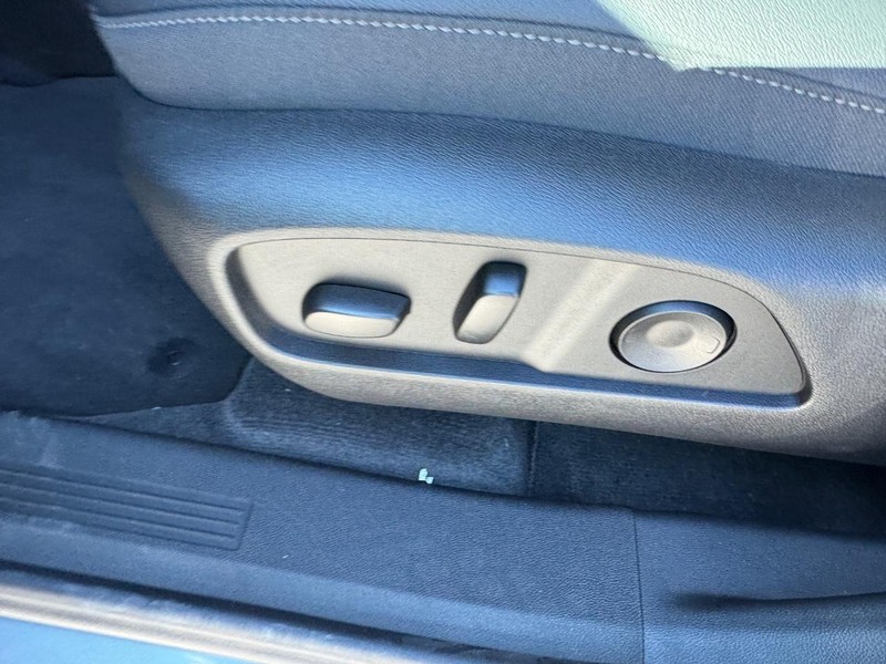 Chevrolet Equinox Vehicle Full-screen Gallery Image 10