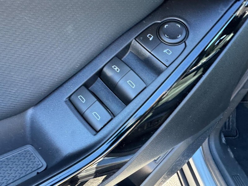 Chevrolet Equinox Vehicle Full-screen Gallery Image 11