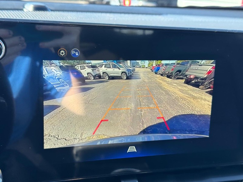 Chevrolet Equinox Vehicle Full-screen Gallery Image 16