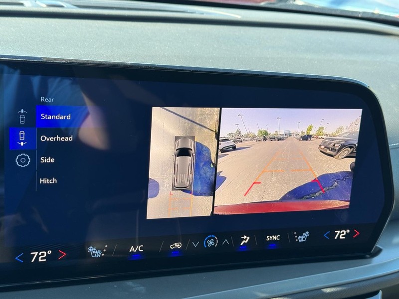 Chevrolet Traverse Vehicle Full-screen Gallery Image 18