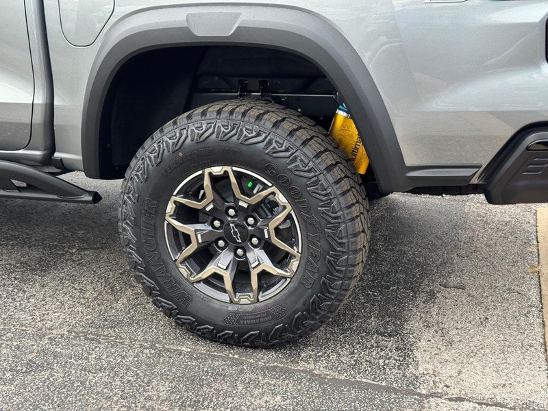 Chevrolet Colorado Vehicle Full-screen Gallery Image 4