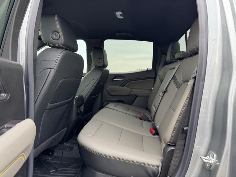 Chevrolet Colorado Vehicle Full-screen Gallery Image 5