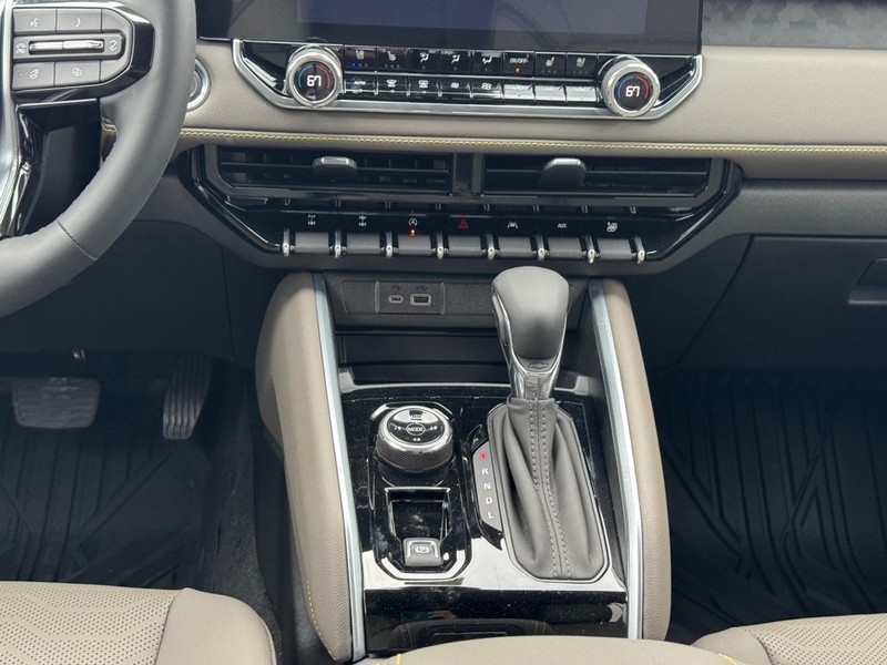 Chevrolet Colorado Vehicle Full-screen Gallery Image 9