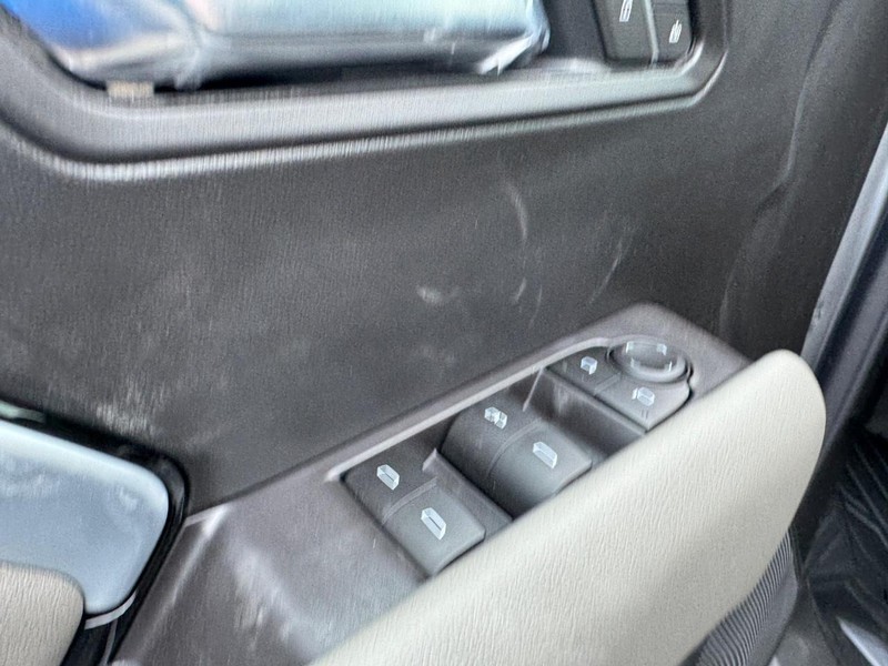 Chevrolet Colorado Vehicle Full-screen Gallery Image 11