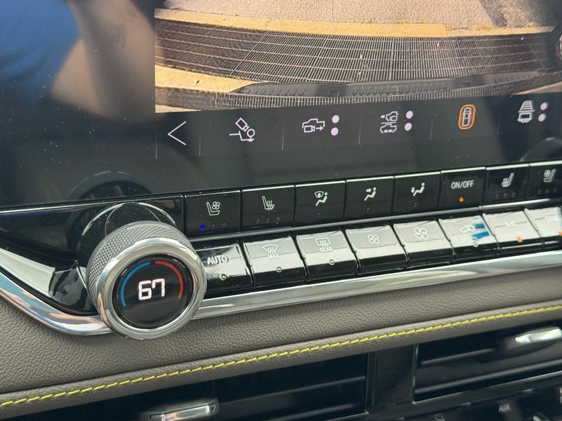 Chevrolet Colorado Vehicle Full-screen Gallery Image 16