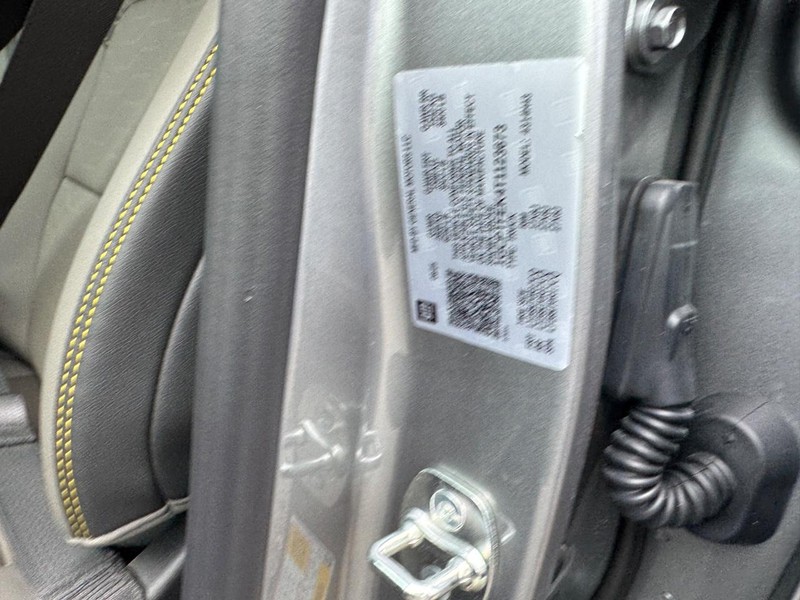 Chevrolet Colorado Vehicle Full-screen Gallery Image 18