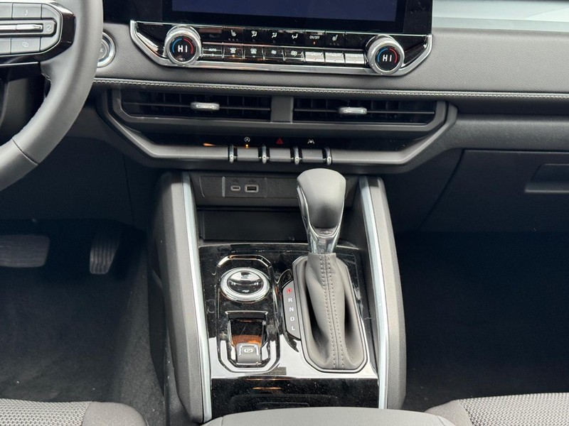 Chevrolet Colorado Vehicle Full-screen Gallery Image 9