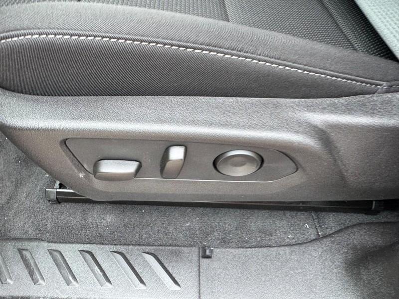 Chevrolet Colorado Vehicle Full-screen Gallery Image 10