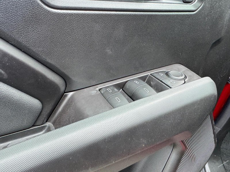 Chevrolet Colorado Vehicle Full-screen Gallery Image 11