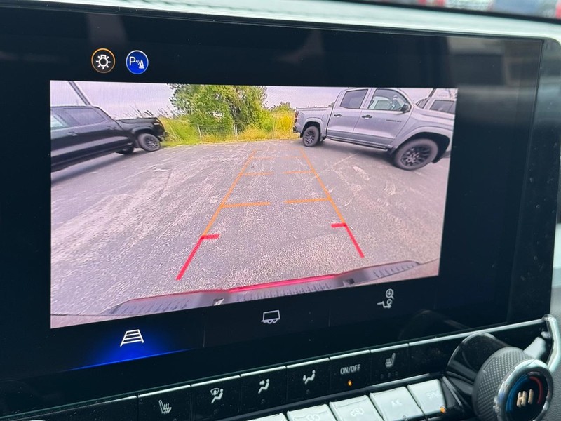 Chevrolet Colorado Vehicle Full-screen Gallery Image 16