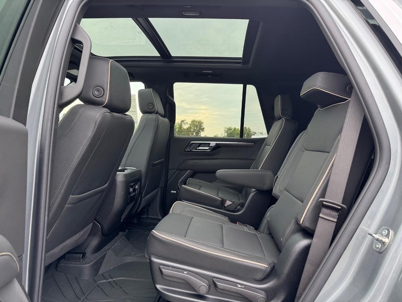 Chevrolet Tahoe Vehicle Full-screen Gallery Image 5