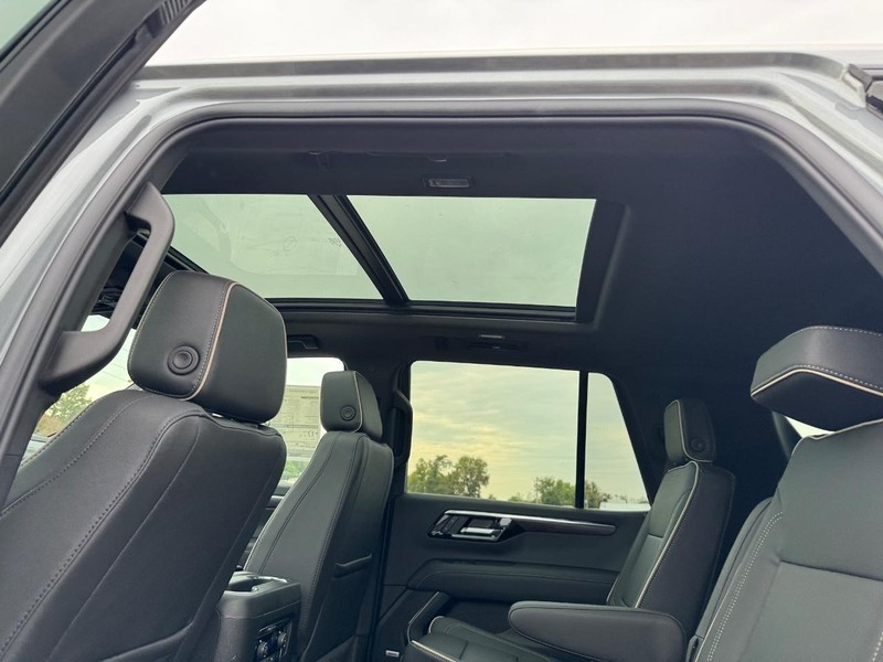 Chevrolet Tahoe Vehicle Full-screen Gallery Image 6