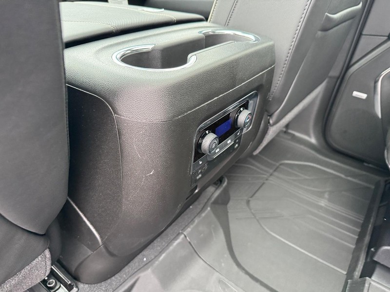 Chevrolet Tahoe Vehicle Full-screen Gallery Image 7