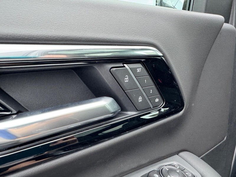 Chevrolet Tahoe Vehicle Full-screen Gallery Image 15