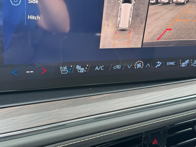 Chevrolet Tahoe Vehicle Full-screen Gallery Image 19