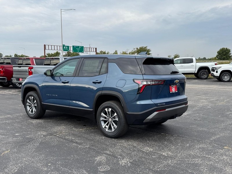 Chevrolet Equinox Vehicle Full-screen Gallery Image 3