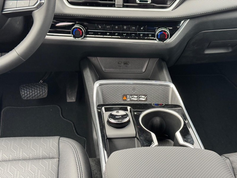 Chevrolet Equinox Vehicle Full-screen Gallery Image 9