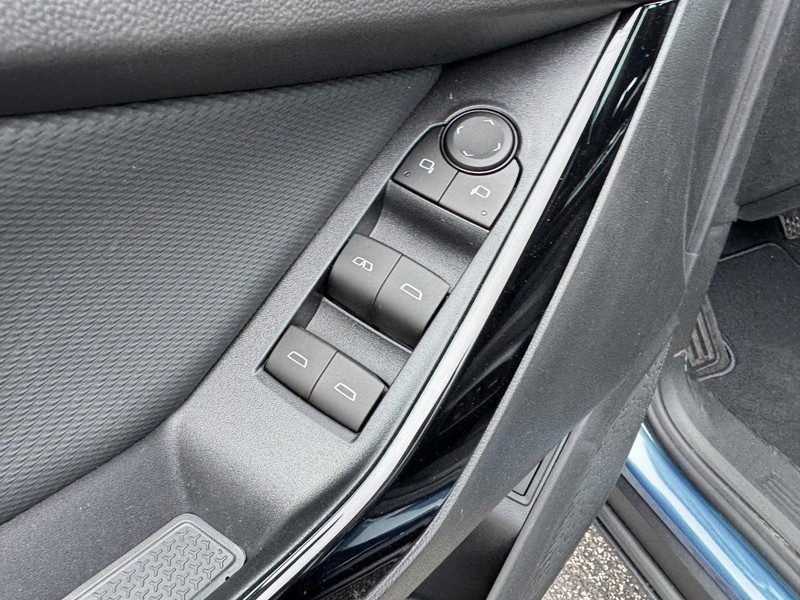 Chevrolet Equinox Vehicle Full-screen Gallery Image 11