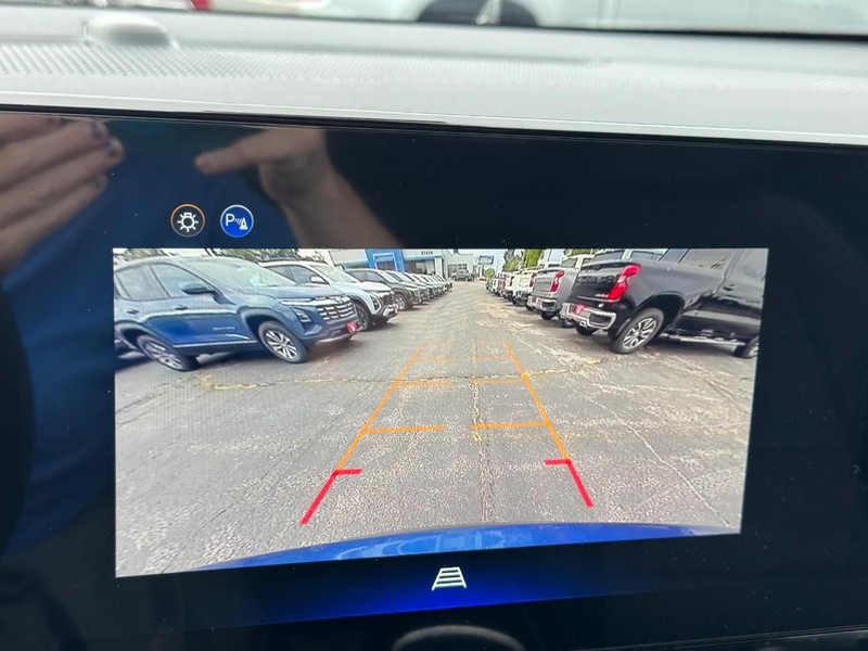 Chevrolet Equinox Vehicle Full-screen Gallery Image 16