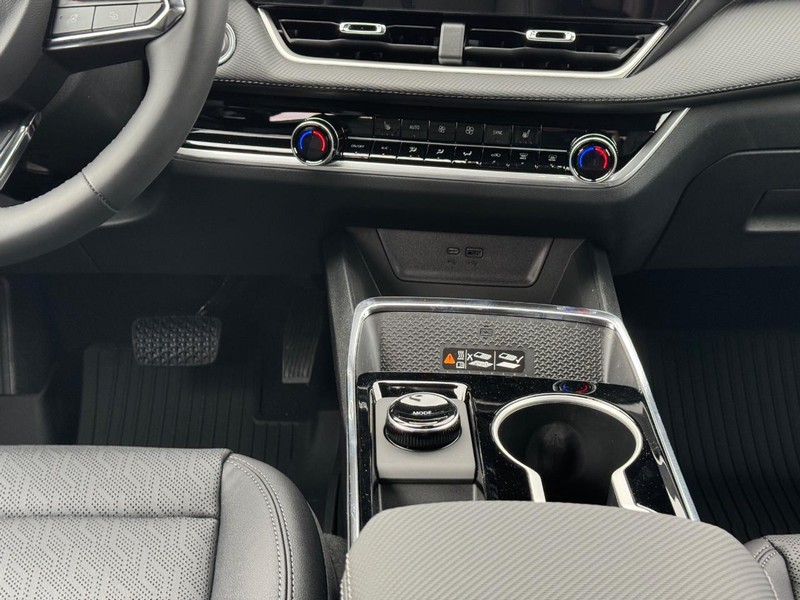 Chevrolet Equinox Vehicle Full-screen Gallery Image 9