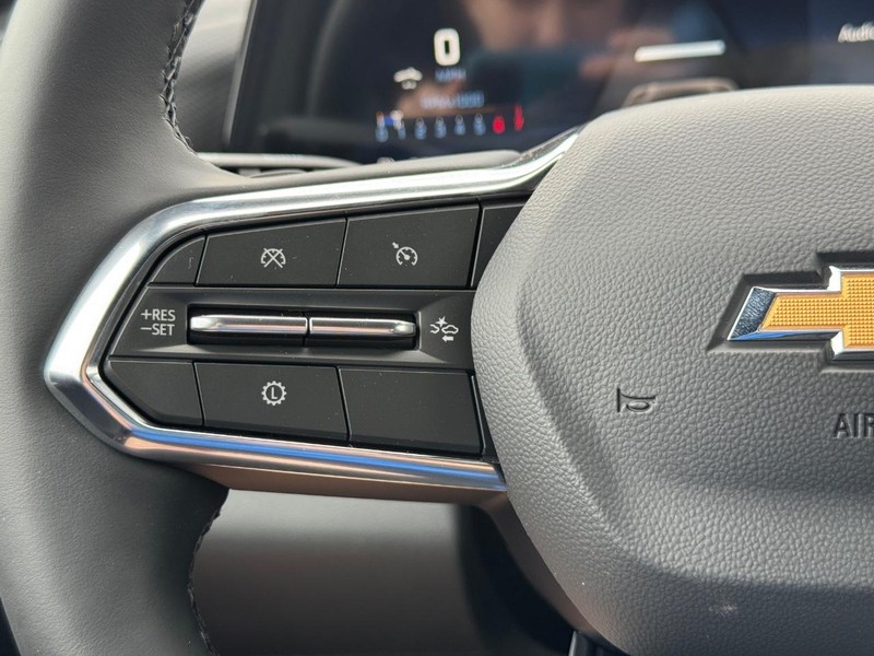 Chevrolet Equinox Vehicle Full-screen Gallery Image 13