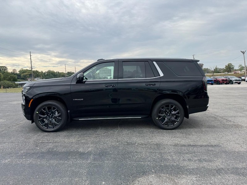 Chevrolet Tahoe Vehicle Full-screen Gallery Image 2