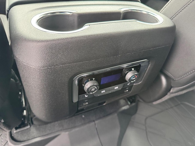 Chevrolet Tahoe Vehicle Full-screen Gallery Image 7