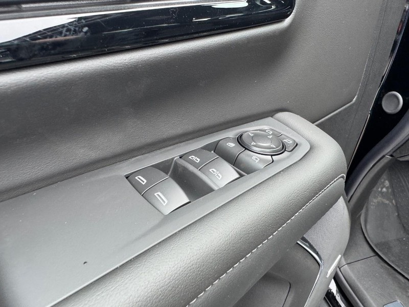 Chevrolet Tahoe Vehicle Full-screen Gallery Image 13