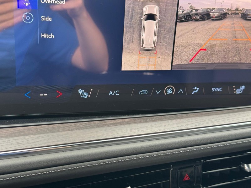 Chevrolet Tahoe Vehicle Full-screen Gallery Image 18