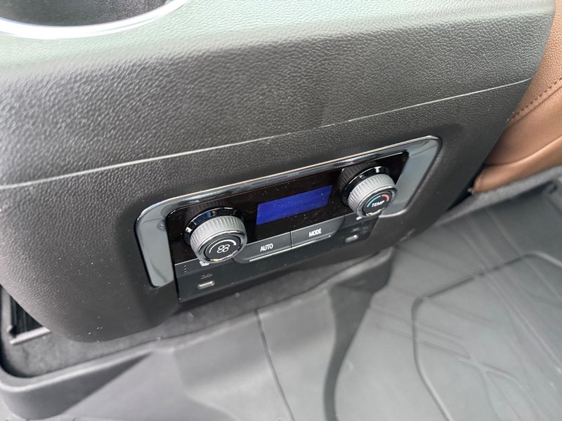 Chevrolet Tahoe Vehicle Full-screen Gallery Image 8