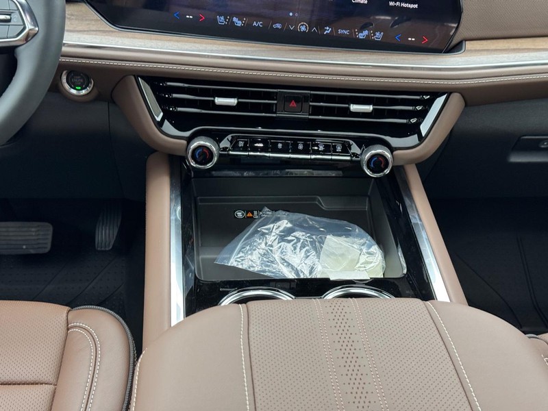 Chevrolet Tahoe Vehicle Full-screen Gallery Image 12