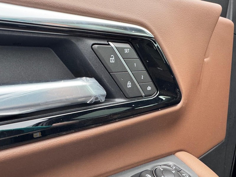 Chevrolet Tahoe Vehicle Full-screen Gallery Image 15