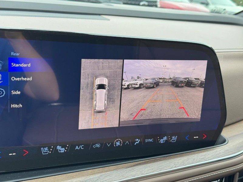 Chevrolet Tahoe Vehicle Full-screen Gallery Image 20