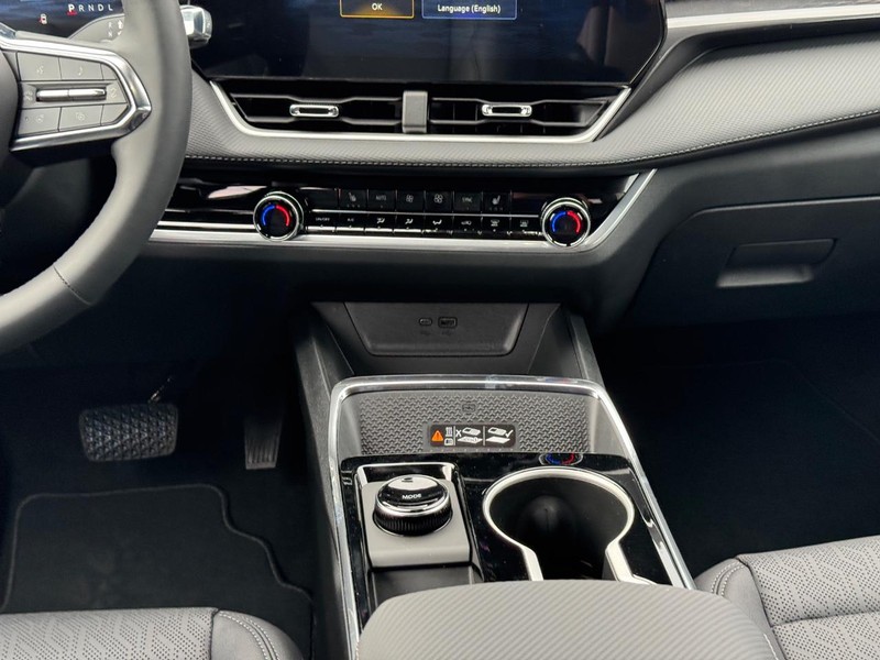 Chevrolet Equinox Vehicle Full-screen Gallery Image 9