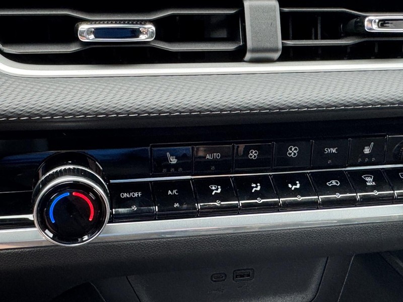 Chevrolet Equinox Vehicle Full-screen Gallery Image 15