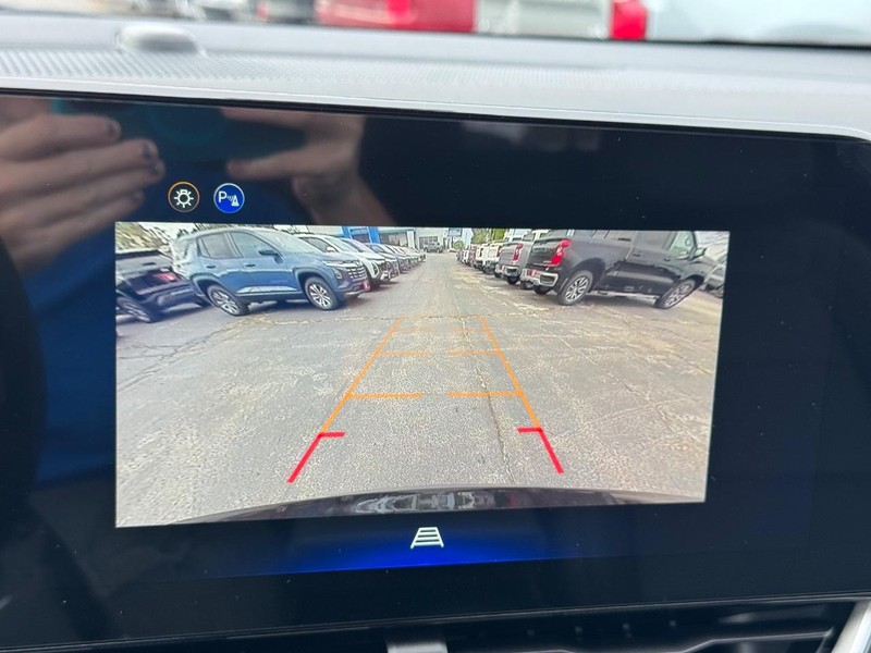 Chevrolet Equinox Vehicle Full-screen Gallery Image 16